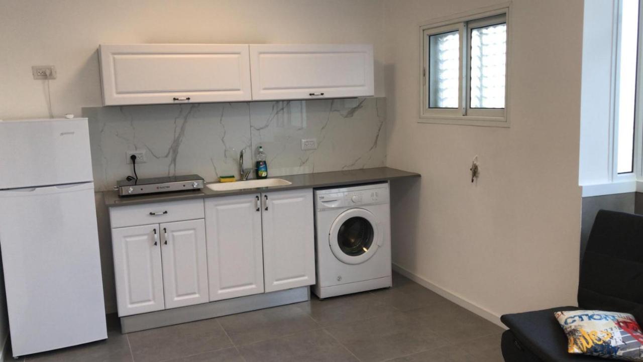 Isramax Low-Cost Apartment Near The Sea. Bat Yam Exterior photo