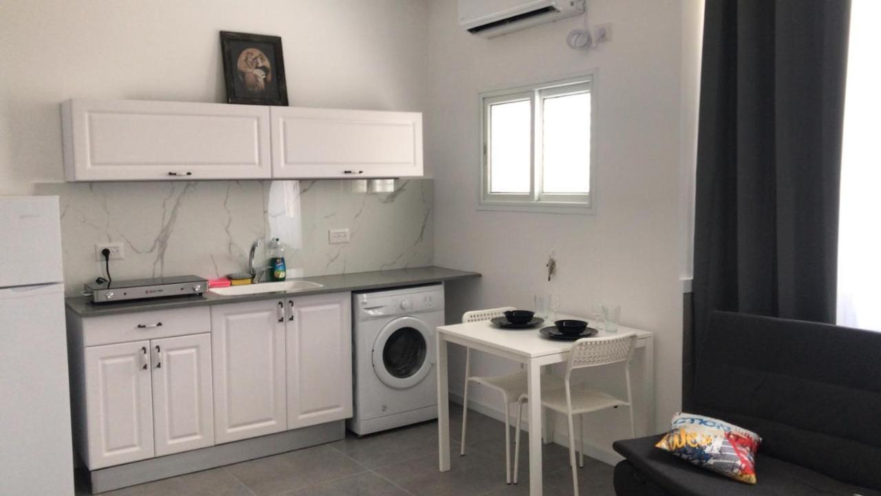 Isramax Low-Cost Apartment Near The Sea. Bat Yam Exterior photo