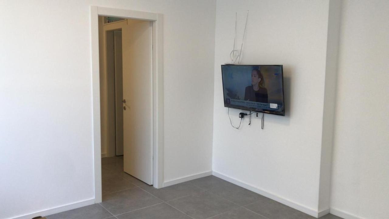 Isramax Low-Cost Apartment Near The Sea. Bat Yam Exterior photo