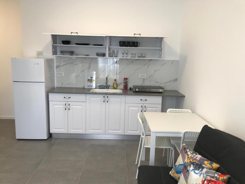 Isramax Low-Cost Apartment Near The Sea. Bat Yam Exterior photo