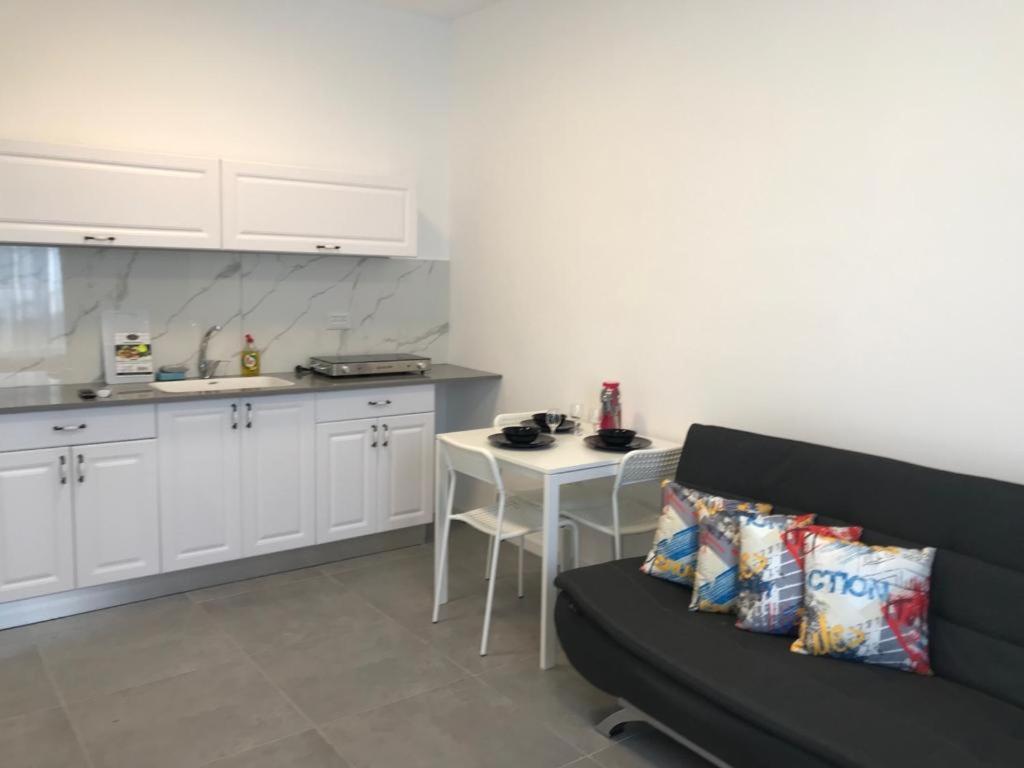 Isramax Low-Cost Apartment Near The Sea. Bat Yam Exterior photo