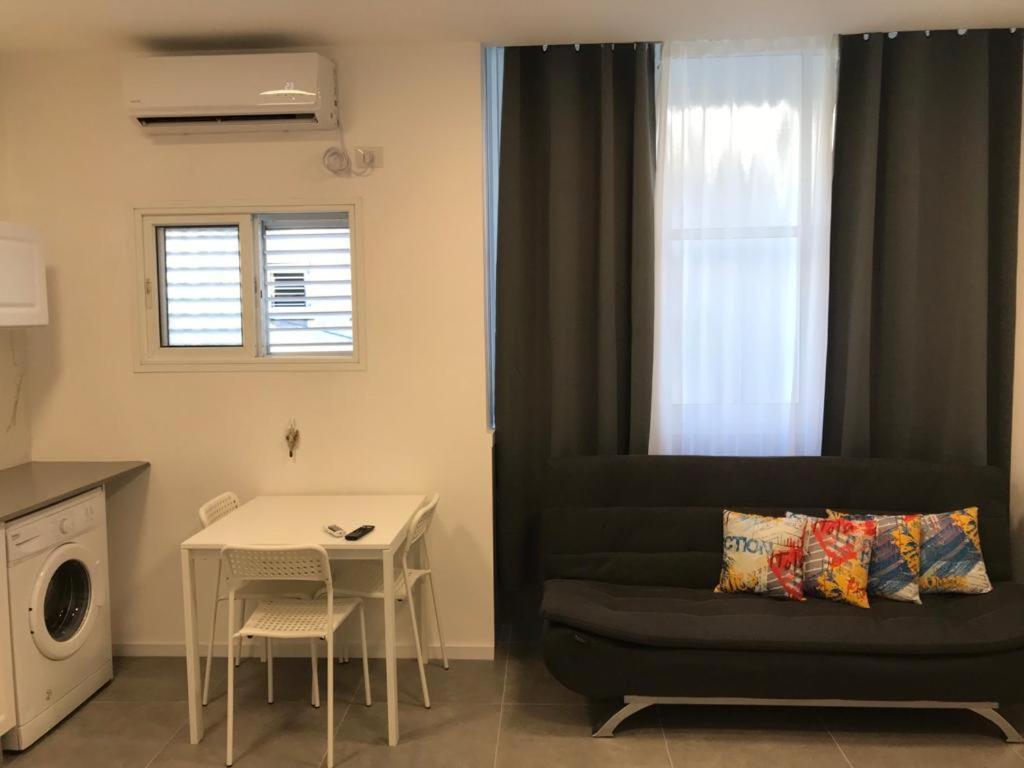 Isramax Low-Cost Apartment Near The Sea. Bat Yam Exterior photo